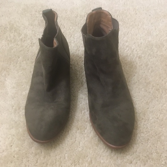 Charlotte Russe Faux Suede Booties Ankle Chelsea Boots Stacked Block Heel 8 - Picture 3 of 9